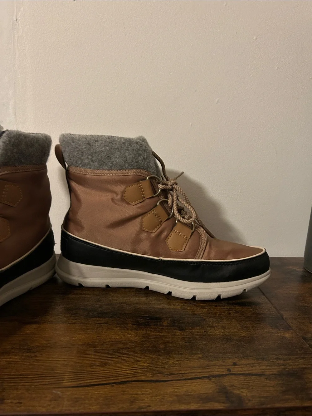Sorel Brown and Gray Lace-Up Winter Boots